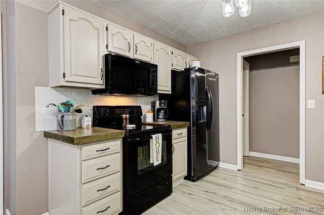 201 Slate Run Drive, Henryville, IN 47126