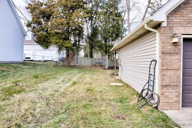 201 Slate Run Drive, Henryville, IN 47126