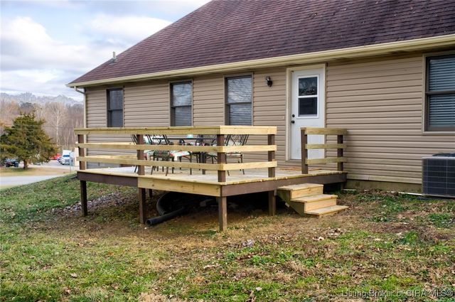 201 Slate Run Drive, Henryville, IN 47126