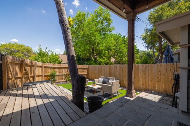 2000 Lightsey RD 5, Austin, TX 78704