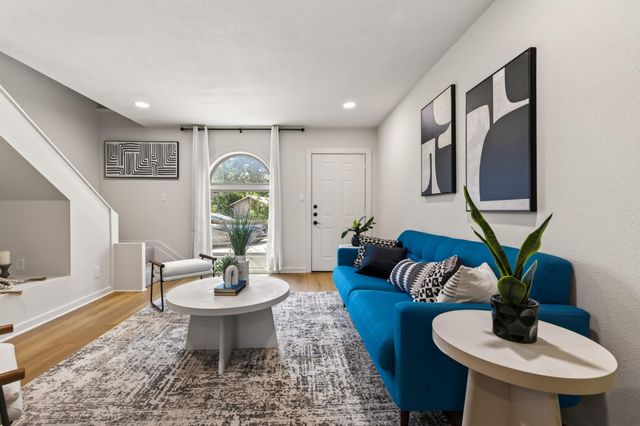 2000 Lightsey RD 5, Austin, TX 78704