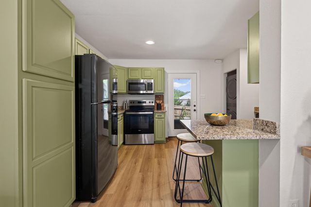 2000 Lightsey RD 5, Austin, TX 78704