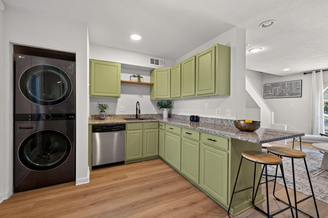 2000 Lightsey RD 5, Austin, TX 78704