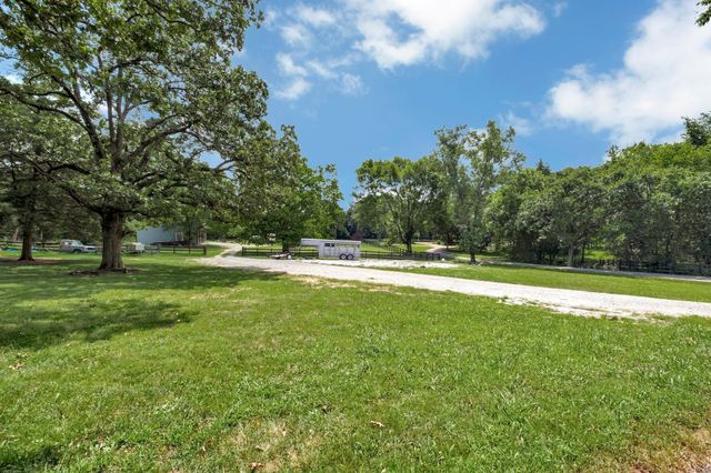 1693 Coles Ferry Pike, Lebanon, TN 37087