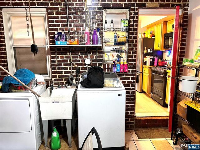 27 Melmore Gardens, East Orange, NJ 07017