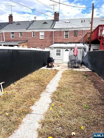 27 Melmore Gardens, East Orange, NJ 07017