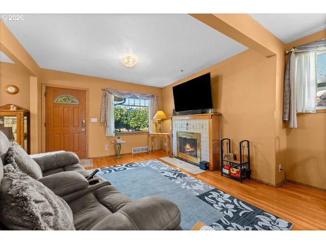 2956 Ne 34TH Ave, Portland, OR 97212