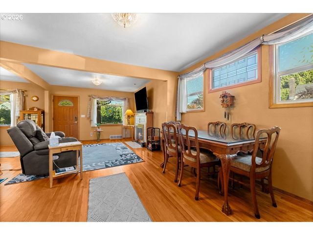 2956 Ne 34TH Ave, Portland, OR 97212