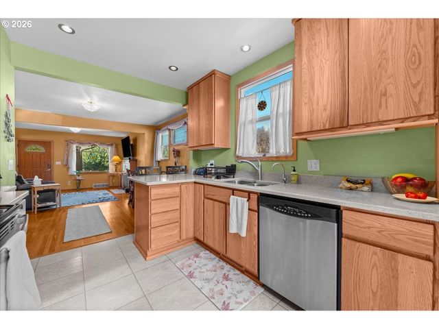 2956 Ne 34TH Ave, Portland, OR 97212