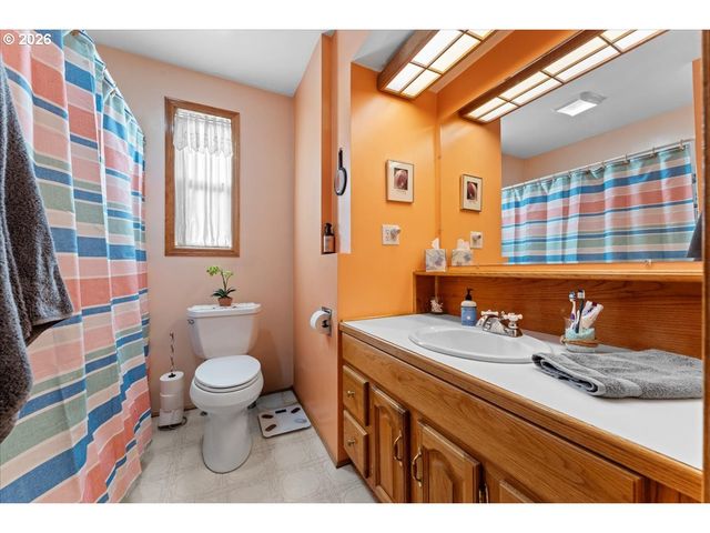 2956 Ne 34TH Ave, Portland, OR 97212