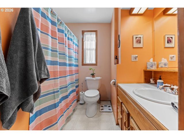 2956 Ne 34TH Ave, Portland, OR 97212