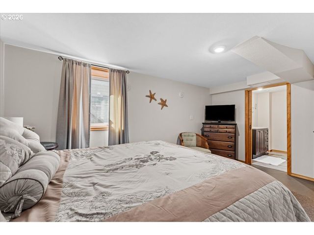 2956 Ne 34TH Ave, Portland, OR 97212