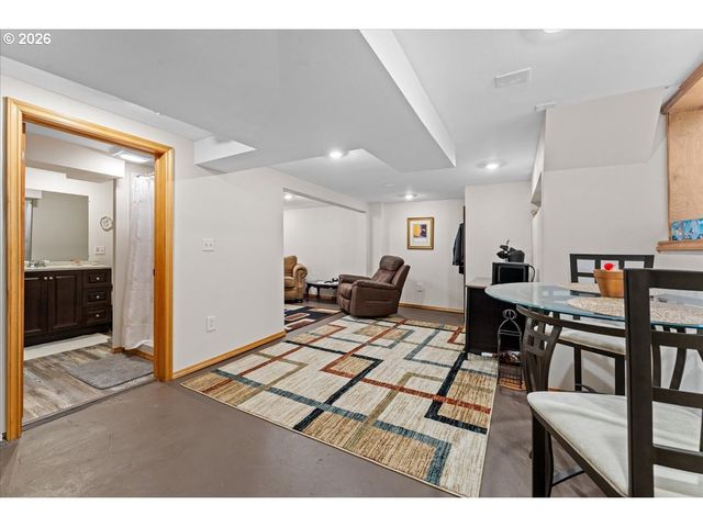 2956 Ne 34TH Ave, Portland, OR 97212