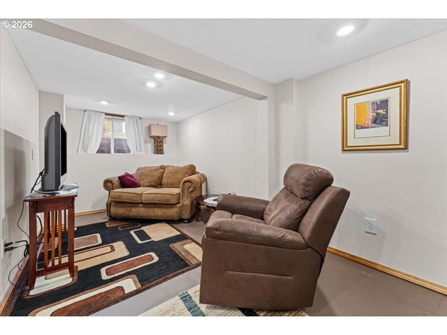 2956 Ne 34TH Ave, Portland, OR 97212