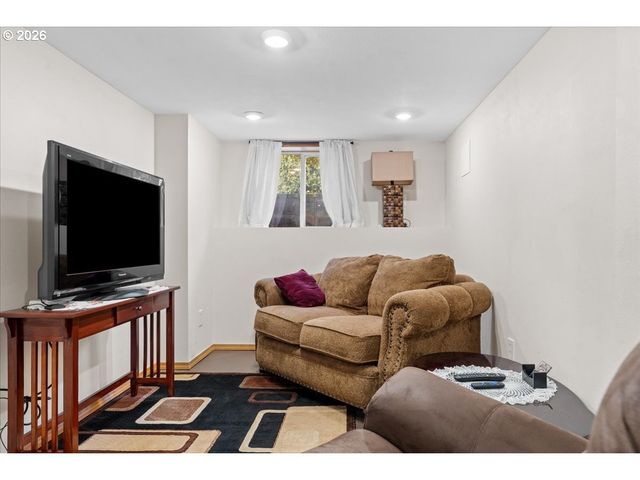 2956 Ne 34TH Ave, Portland, OR 97212
