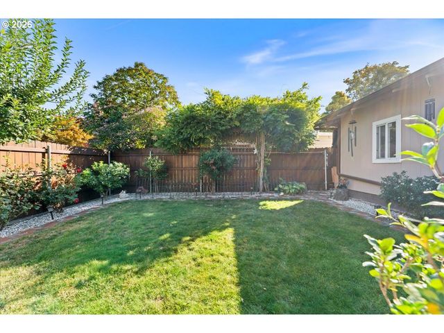 2956 Ne 34TH Ave, Portland, OR 97212