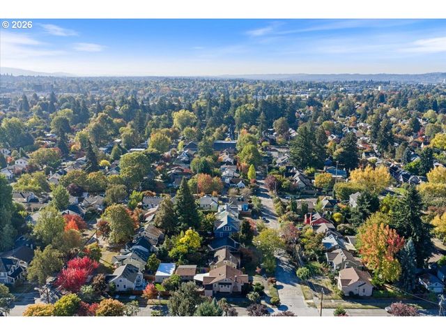 2956 Ne 34TH Ave, Portland, OR 97212