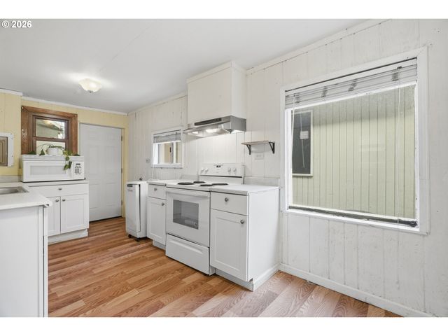 6712 Se PARDEE St A, Portland, OR 97206