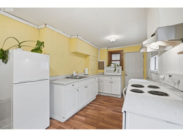 6712 Se PARDEE St A, Portland, OR 97206