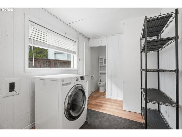 6712 Se PARDEE St A, Portland, OR 97206