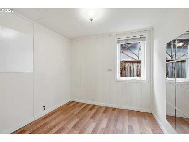 6712 Se PARDEE St A, Portland, OR 97206