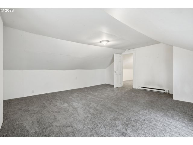 6712 Se PARDEE St A, Portland, OR 97206