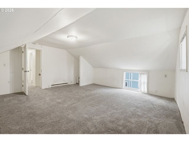 6712 Se PARDEE St A, Portland, OR 97206