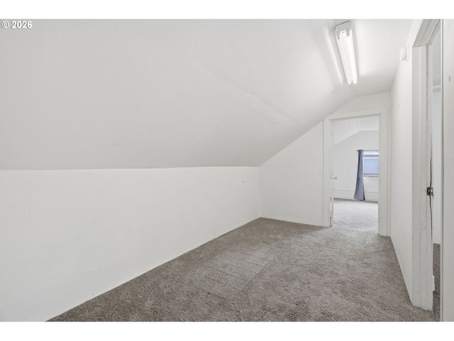 6712 Se PARDEE St A, Portland, OR 97206