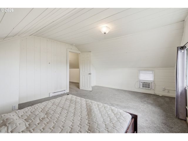 6712 Se PARDEE St A, Portland, OR 97206