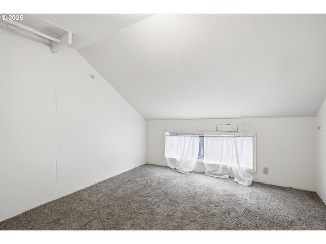 6712 Se PARDEE St A, Portland, OR 97206