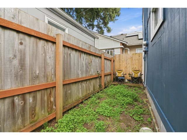 6712 Se PARDEE St A, Portland, OR 97206