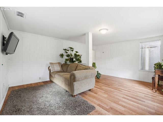 6712 Se PARDEE St A, Portland, OR 97206