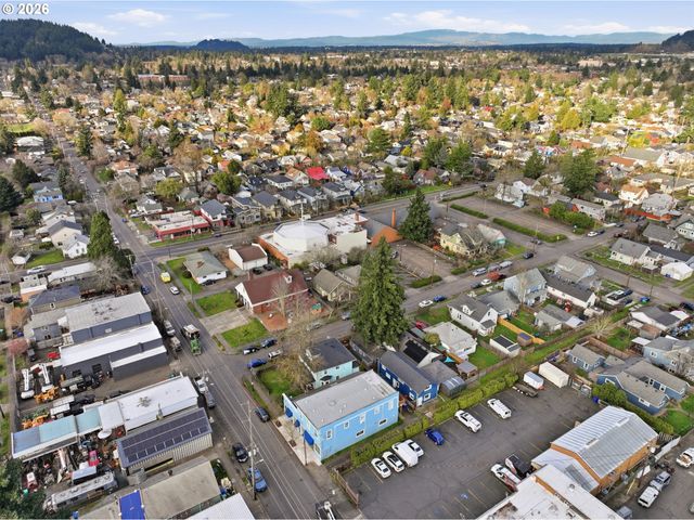 6712 Se PARDEE St A, Portland, OR 97206