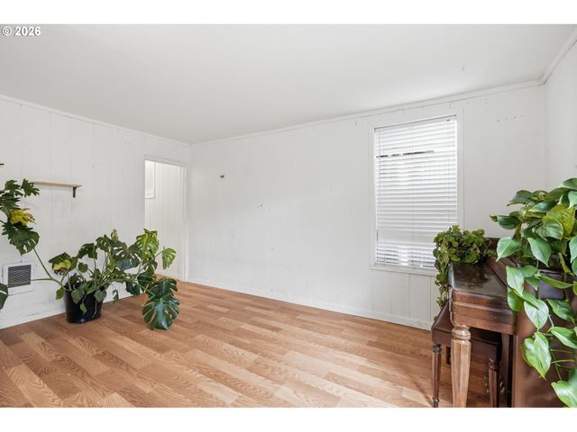 6712 Se PARDEE St A, Portland, OR 97206