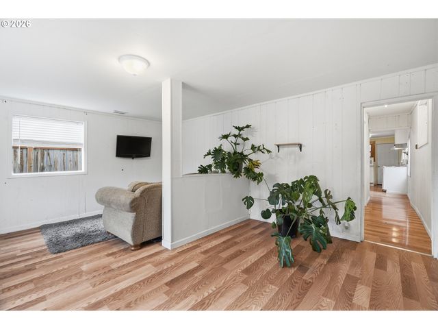 6712 Se PARDEE St A, Portland, OR 97206