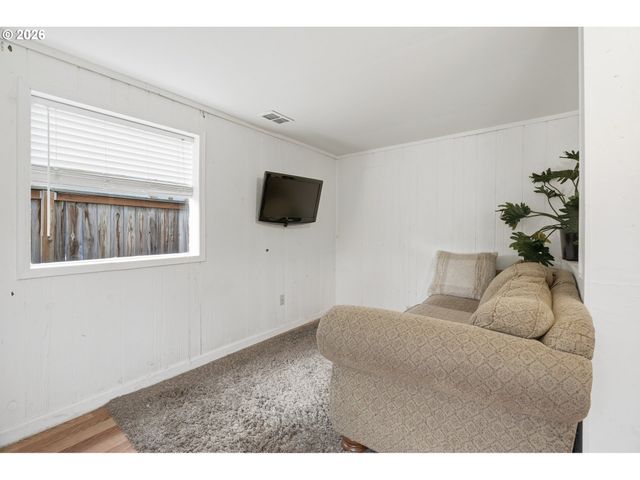 6712 Se PARDEE St A, Portland, OR 97206