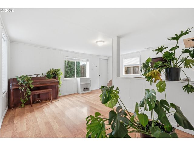 6712 Se PARDEE St A, Portland, OR 97206