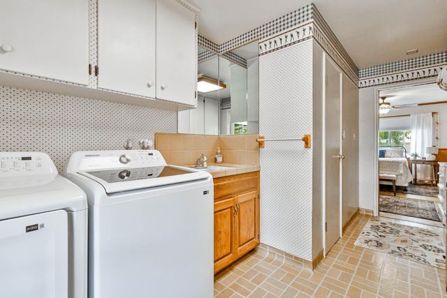 218 W Fountain Way, Fresno, CA 93705