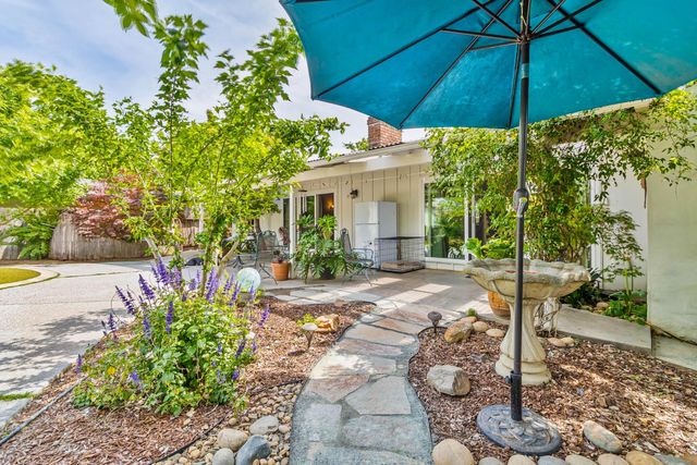 218 W Fountain Way, Fresno, CA 93705