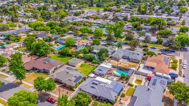 218 W Fountain Way, Fresno, CA 93705