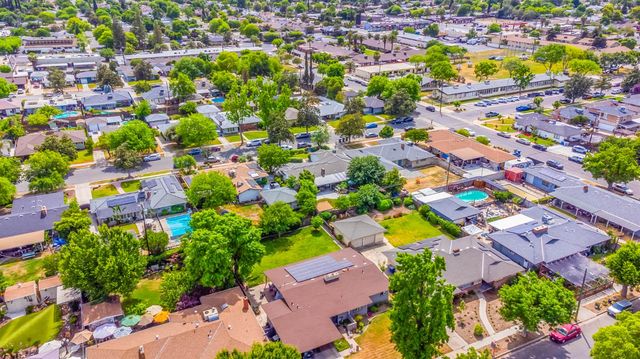 218 W Fountain Way, Fresno, CA 93705