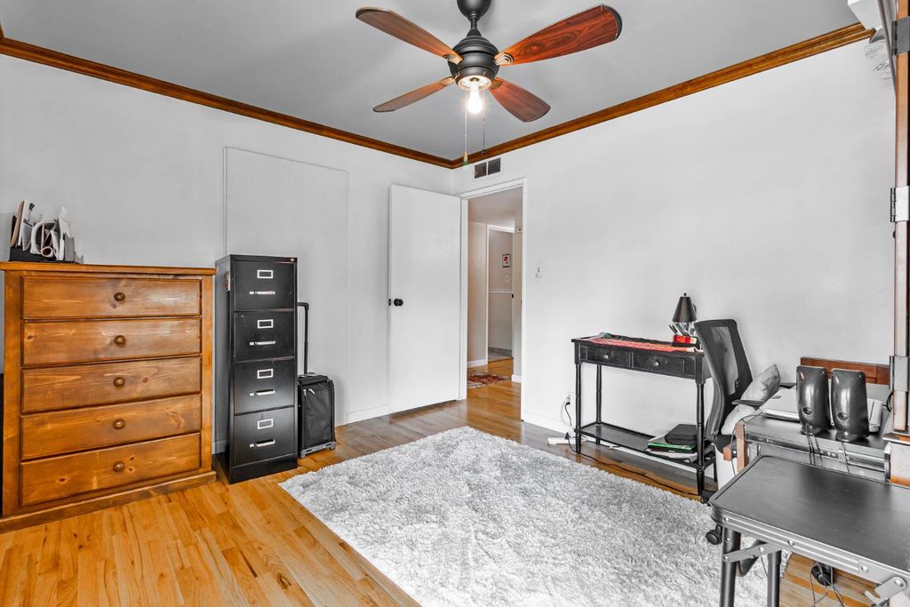 Image 20 of property listing at 218 W Fountain Way, Fresno, CA 93705