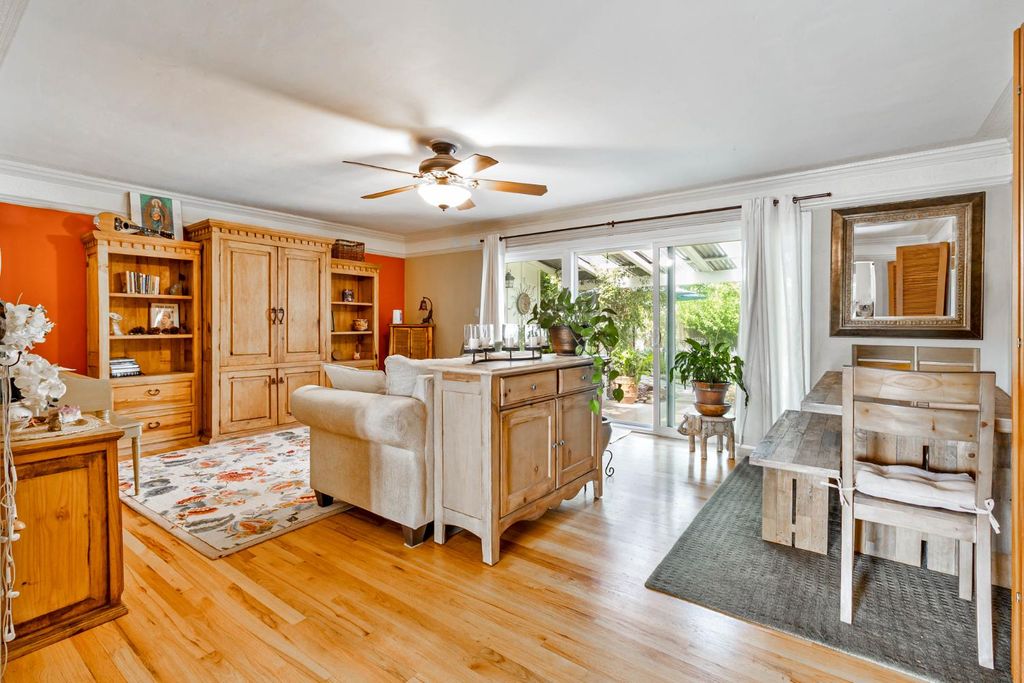 Image 5 of property listing at 218 W Fountain Way, Fresno, CA 93705