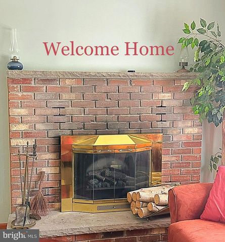 134 WYALUSING DR, Pocono Lake, PA 18347
