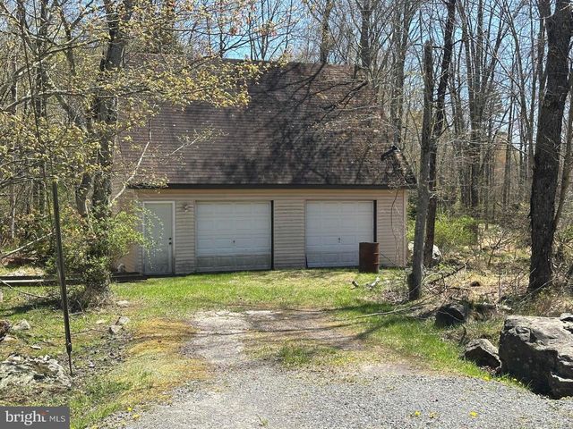 134 WYALUSING DR, Pocono Lake, PA 18347