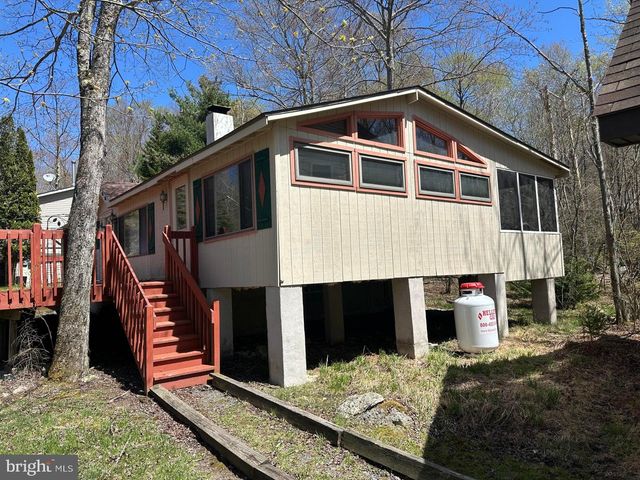 134 WYALUSING DR, Pocono Lake, PA 18347