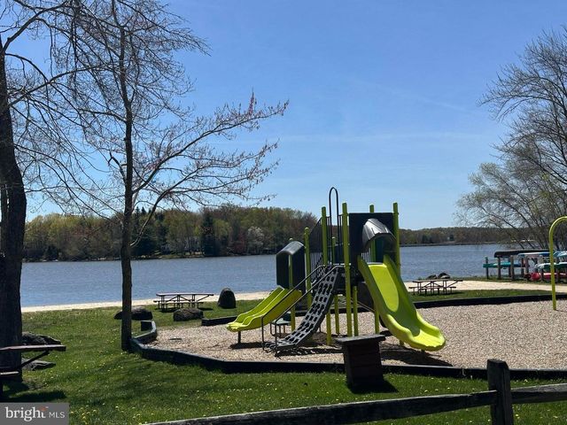 134 WYALUSING DR, Pocono Lake, PA 18347
