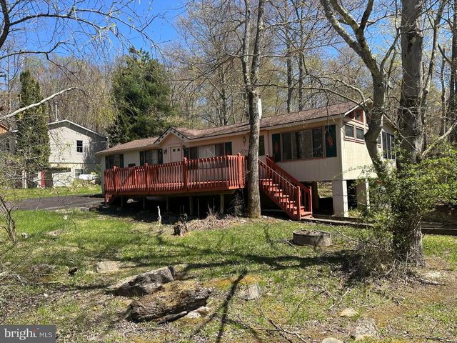 134 WYALUSING DR, Pocono Lake, PA 18347