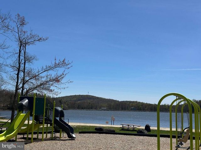 134 WYALUSING DR, Pocono Lake, PA 18347