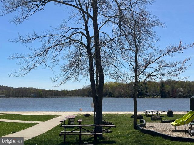 134 WYALUSING DR, Pocono Lake, PA 18347